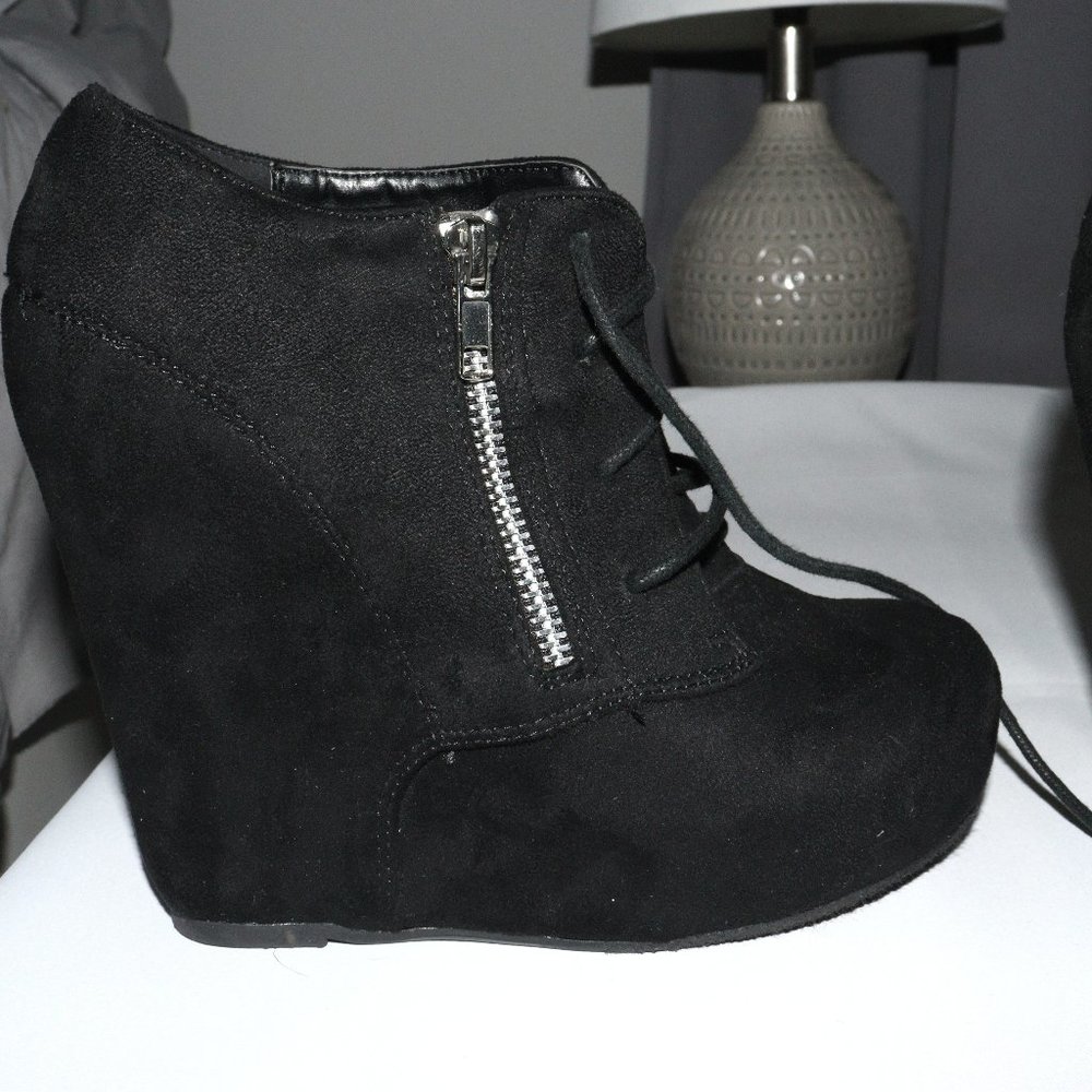 Air Underground Wedge Shoes Size 7